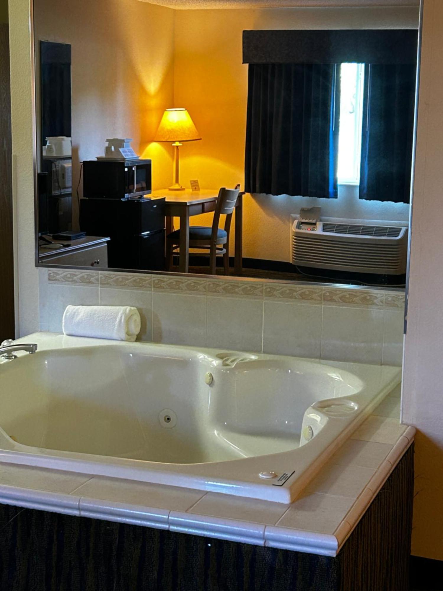 Ameristay Inn & Suites Waverly Eksteriør bilde